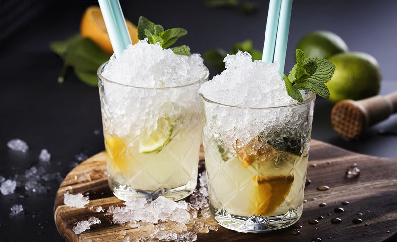 Crushed Ice om drank koel te houden – Spirits-Wijnen & Co